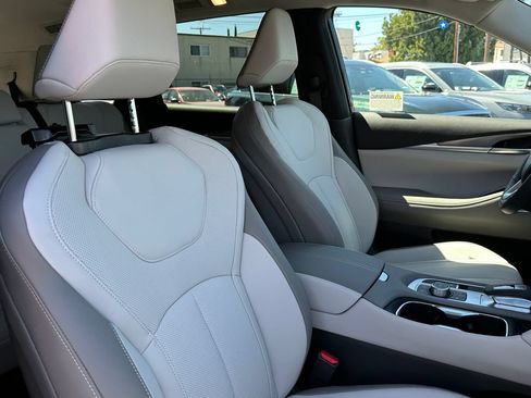 New 2027 INFINITI QX60 Luxe w/ Family Package FWD image 15