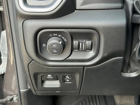 Used 2023 RAM 1500 Laramie AWD/4WD image 19