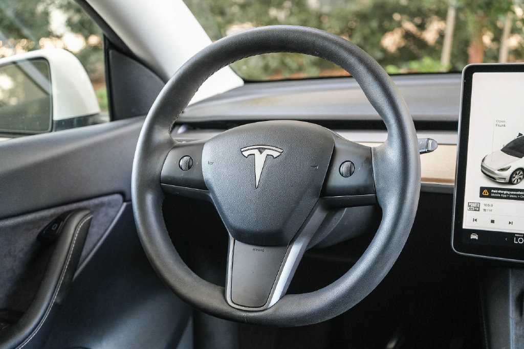 Used 2021 Tesla Model Y Long Range AWD/4WD image 14