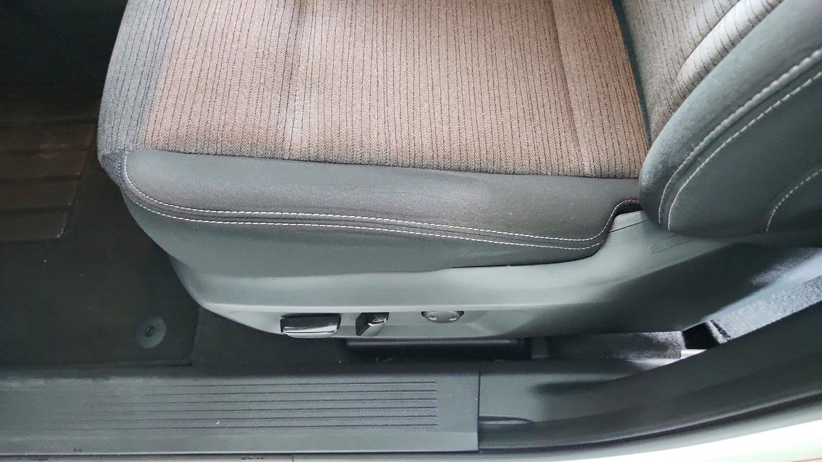 Certified 2023 Nissan Rogue SV FWD image 18