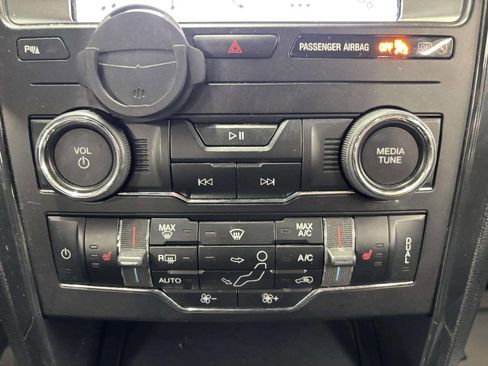 Used 2018 Ford Explorer XLT w/ Equipment Group 202A image 31