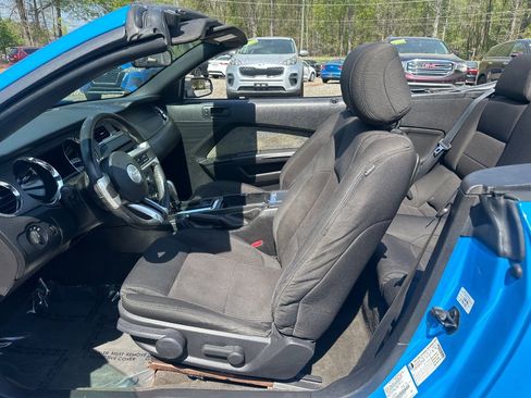 Used 2013 Ford Mustang Convertible image 15