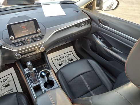 Used 2024 Nissan Altima 2.5 SR image 16