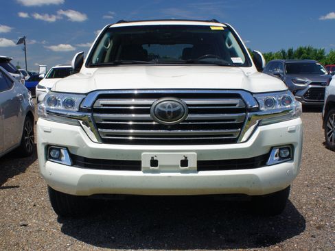 Used 2018 Toyota Land Cruiser AWD/4WD image 2