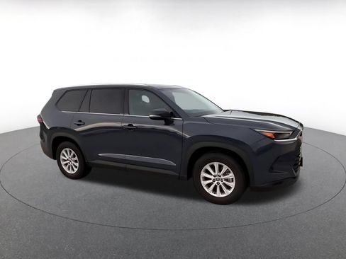 Used 2025 Toyota Grand Highlander FWD image 2