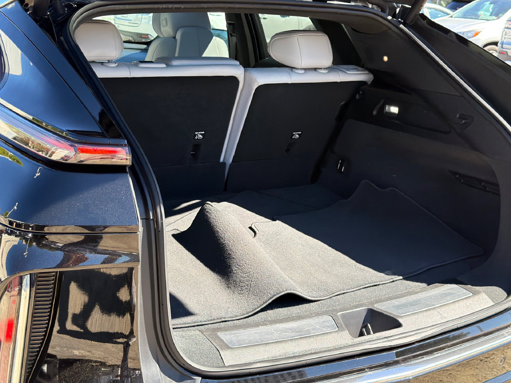 Used 2024 Cadillac Lyriq Luxury AWD/4WD image 8