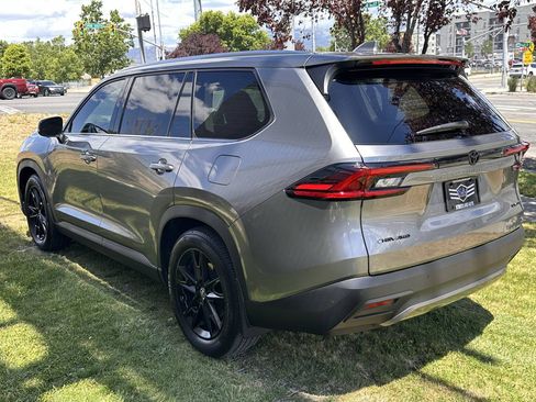 Used 2025 Toyota Grand Highlander AWD Hybrid image 9
