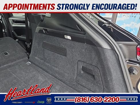 Used 2024 Porsche Cayenne w/ Premium Package AWD/4WD image 96