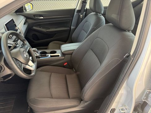 Used 2025 Nissan Altima 2.5 SV FWD image 27