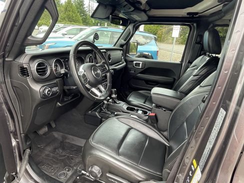 Used 2022 Jeep Wrangler Unlimited Sahara w/ LED Lighting Group AWD/4WD image 11
