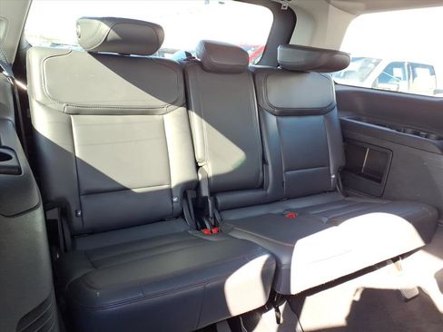 Certified 2025 Ford Expedition Active image 8