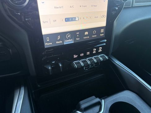 Used 2022 RAM 2500 Laramie AWD/4WD image 36