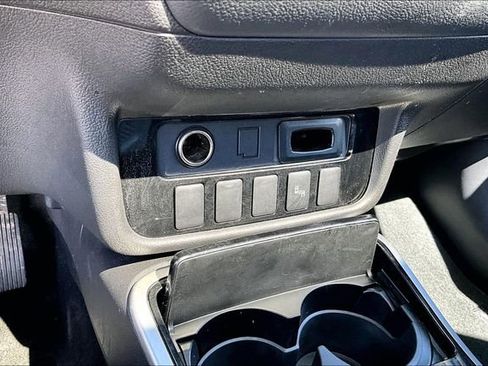 Used 2018 Mitsubishi Outlander AWD image 15