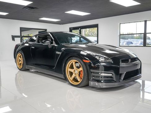 Used 2014 Nissan GT-R Premium AWD/4WD image 7