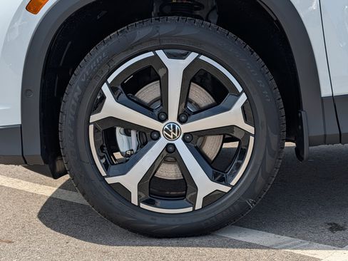 New 2026 Volkswagen Tiguan SE AWD/4WD image 4