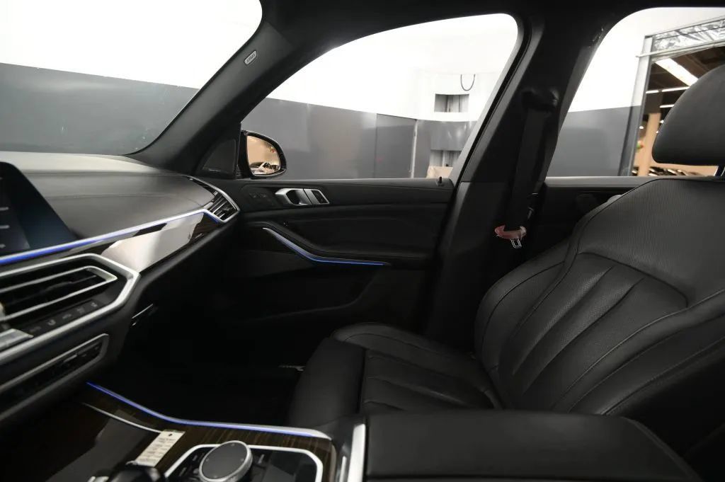 Used 2021 BMW X5 M50i AWD/4WD image 30