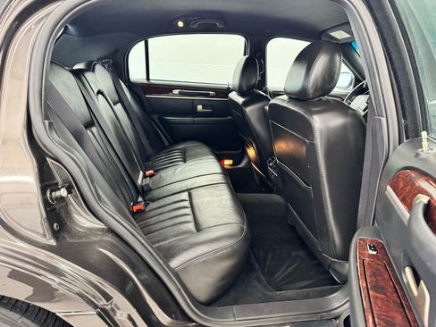 Used 2007 Lincoln Town Car Signature RWD image 14