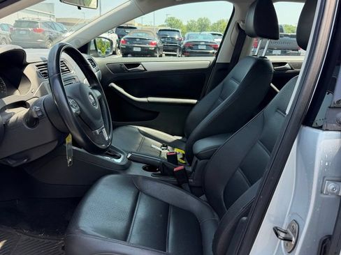 Used 2013 Volkswagen Jetta SE FWD image 12