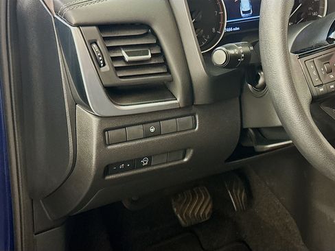 Used 2023 Nissan Rogue SV AWD/4WD image 17