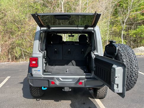 Used 2021 Jeep Wrangler Unlimited Rubicon 4xe w/ Cold Weather Group AWD/4WD image 23