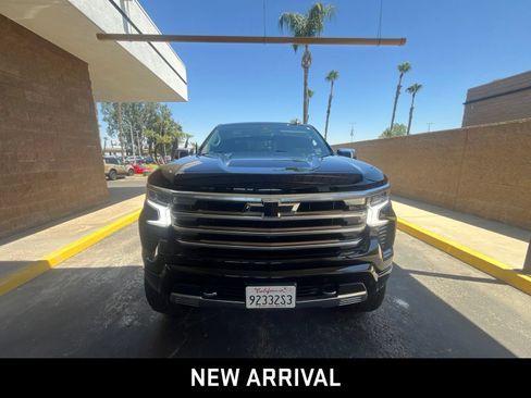 Used 2022 Chevrolet Silverado 1500 High Country w/ Technology Package RWD image 2