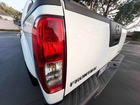 Used 2010 Nissan Frontier SE image 14