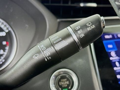 Used 2022 Cadillac XT4 Premium Luxury w/ LPO, Radiant Package image 16