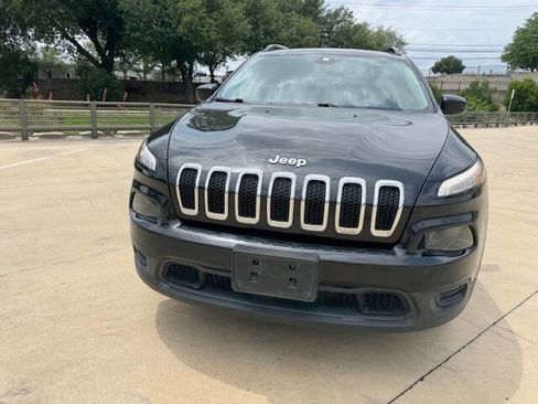 Used 2016 Jeep Cherokee Sport image 5