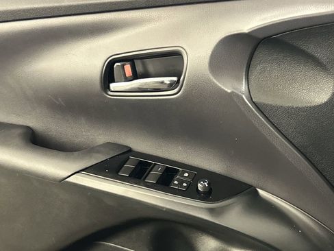 Used 2021 Toyota Prius LE image 19