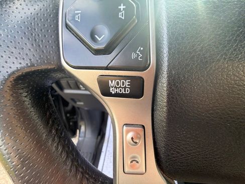 Used 2022 Toyota 4Runner SR5 AWD/4WD image 32