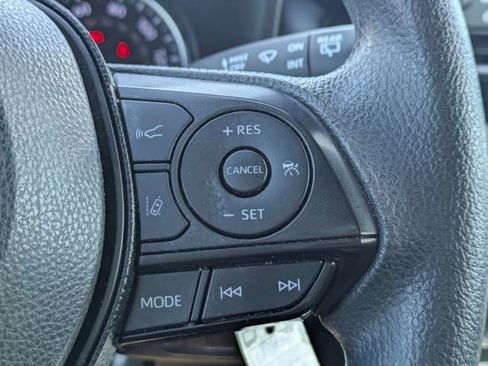 Used 2020 Toyota RAV4 LE FWD image 25