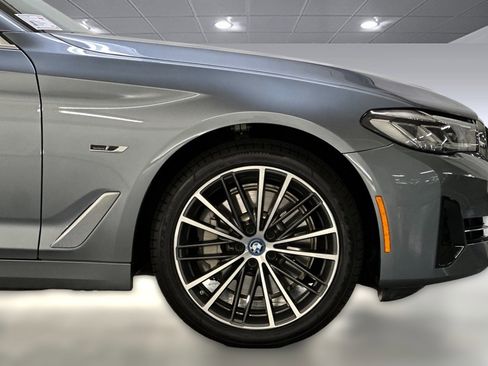 Used 2022 BMW 530e w/ Premium Package image 35