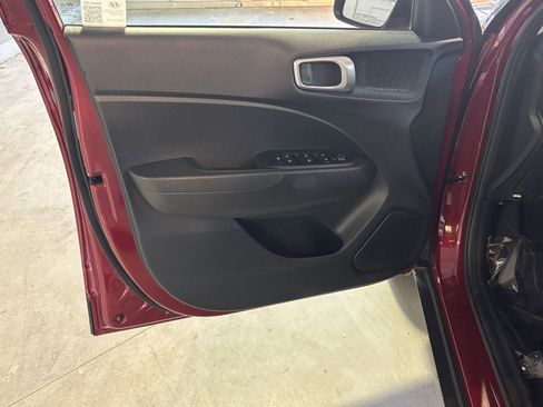 Used 2025 Hyundai Venue SEL image 20