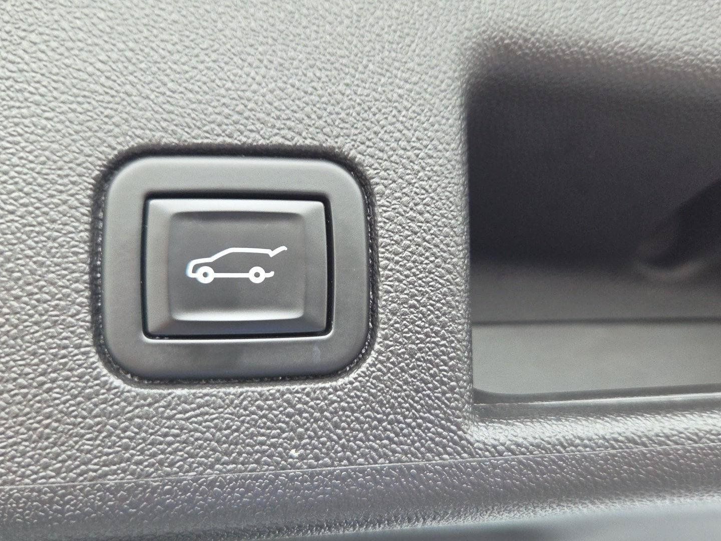 Used 2021 Chevrolet Equinox Premier FWD image 28