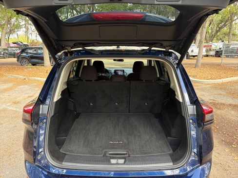 Used 2025 Nissan Rogue SV image 28