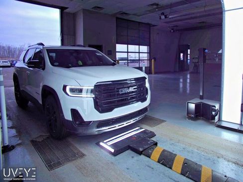 Used 2023 GMC Acadia SLT w/ Elevation Edition image 4