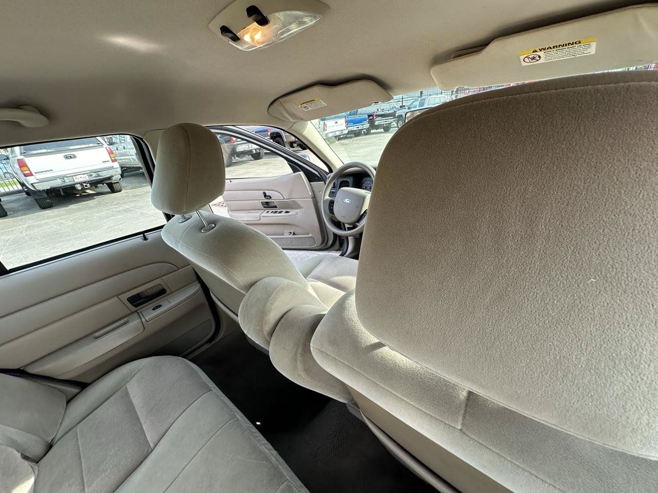 Used 2005 Ford Crown Victoria RWD image 29