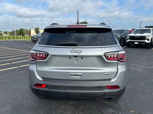 Used 2020 Jeep Compass Latitude FWD image 10