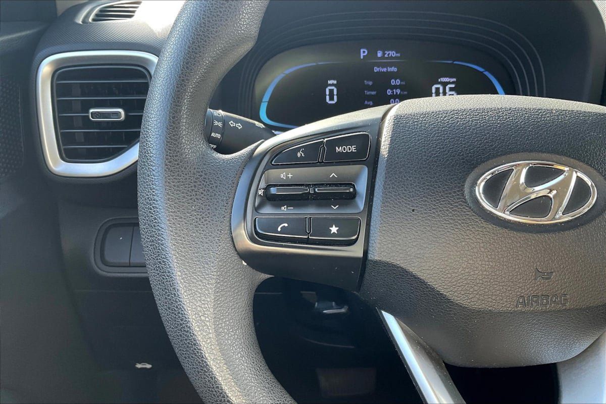 Used 2024 Hyundai Venue SE FWD image 18