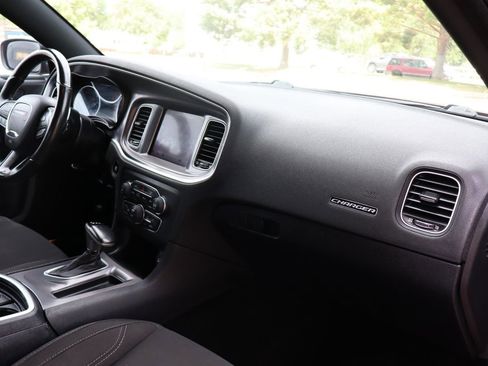 Used 2019 Dodge Charger SXT w/ Cold Weather Package image 17