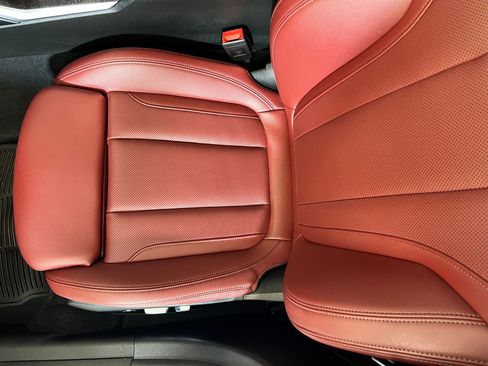 Certified 2023 BMW 330i Sedan w/ M Sport Package image 24