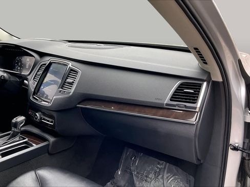 Used 2019 Volvo XC90 T6 Momentum w/ Advanced Package AWD/4WD image 18