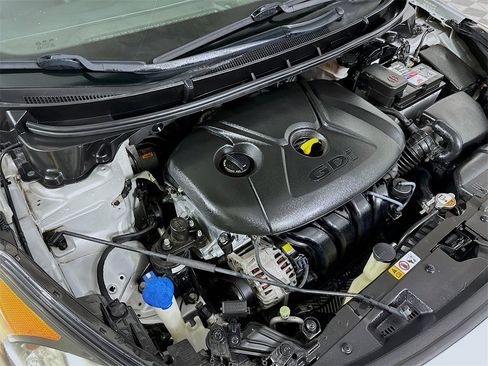 Used 2014 Hyundai Elantra GT w/ Option Group 03 image 26