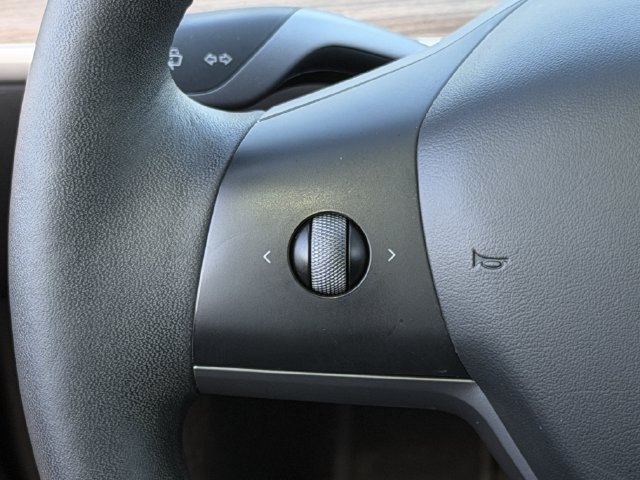 Used 2024 Tesla Model Y Long Range AWD/4WD image 12