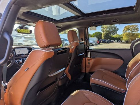 New 2026 Chrysler Pacifica Pinnacle w/ Trailer Tow Group image 10