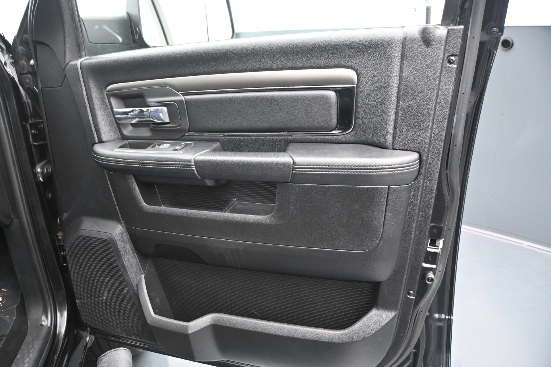 Used 2015 RAM 1500 Sport w/ Black Ram 1500 Sport Group AWD/4WD image 12