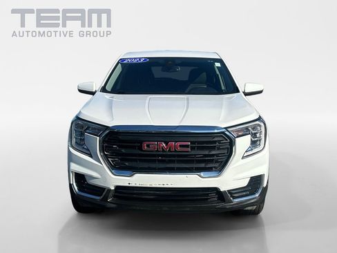Used 2023 GMC Terrain SLE image 2