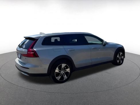 Used 2025 Volvo V60 B5 Cross Country Plus image 15