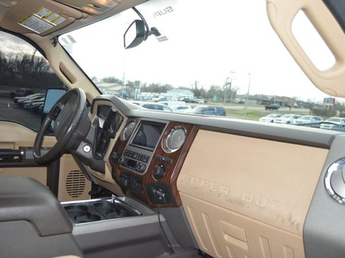 Used 2011 Ford F250 Lariat w/ Lariat Interior Pkg AWD/4WD image 18