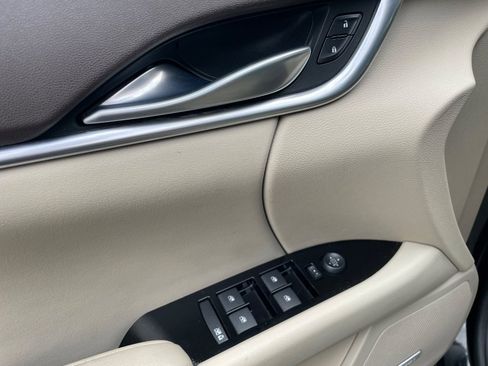 Used 2013 Cadillac XTS FWD image 38